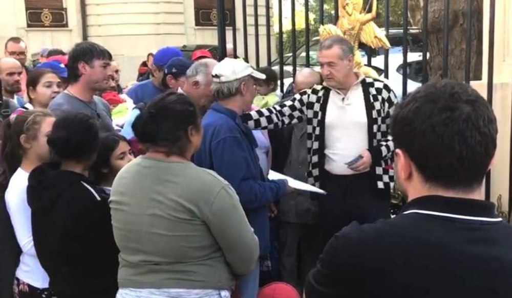 Gigi Becali a venit cu teancul de bani la poarta Palatului