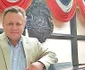 Dragoș Dolănescu s-a născut în România, dar trăiește în Costa Rica