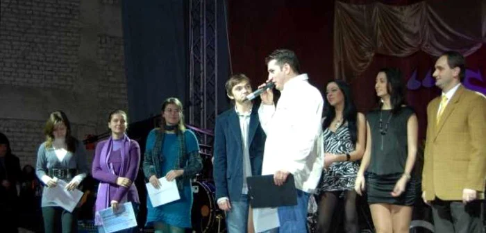 Elevii au fost premiaţi de către reprezentaţii primăriei