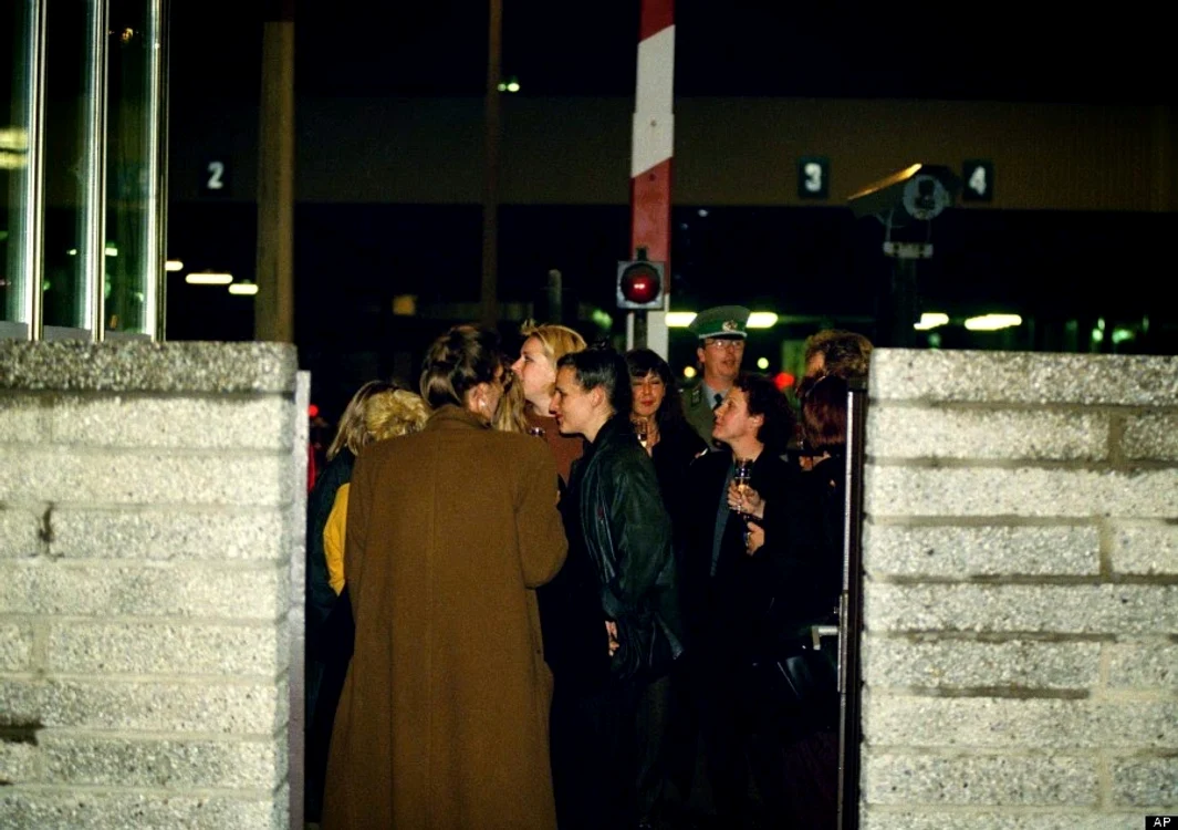the Fall of the Berlin Wall in 1989 1 jpg jpeg