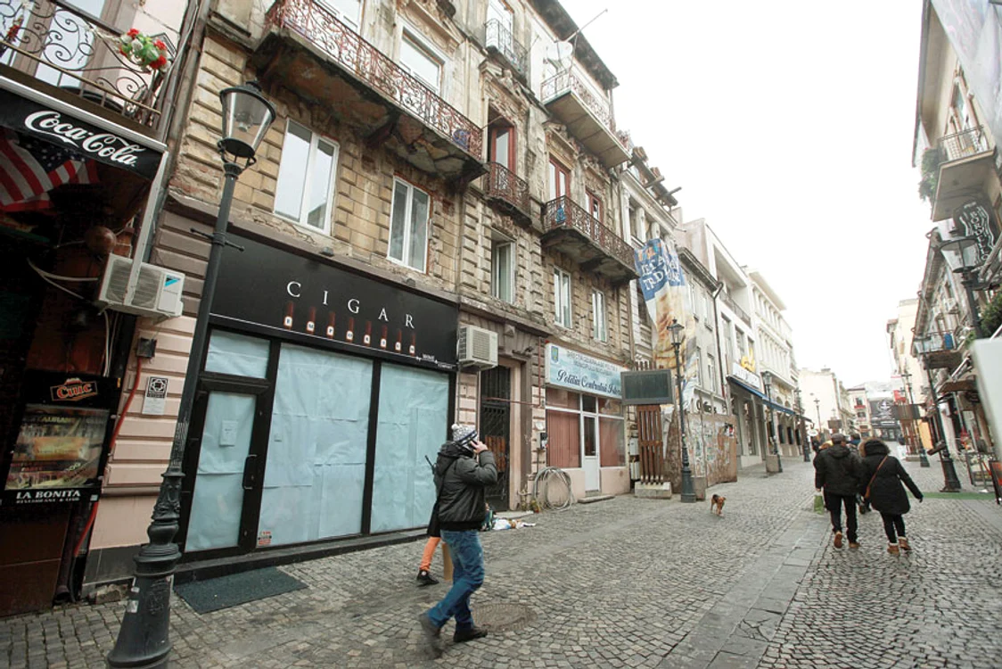Magazinul de produse din tutun și sediul Poliției Centrului Istoric de pe strada Șelari au fost închiseFoto: Roberto Sălceanu