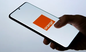 Telefon Orange FOTO Shutterstock 