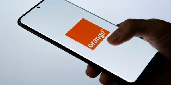 Telefon Orange FOTO Shutterstock 