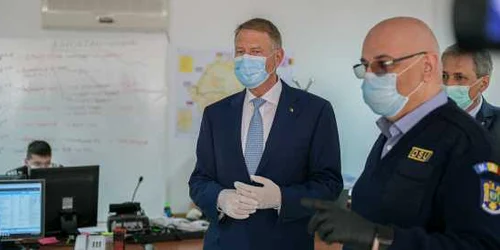 Klaus Iohannis Raed Arafat cu mască şi mănuşi FOTO Presidency.ro