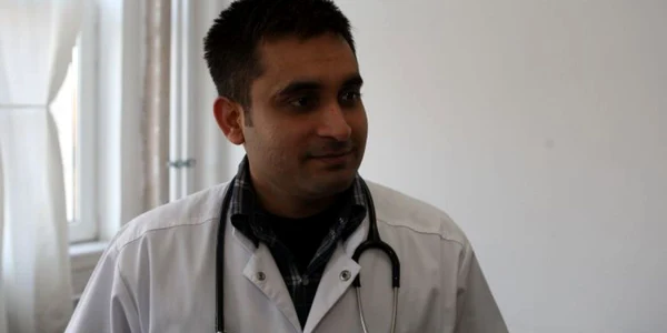 Medicul Manoj Budhauliya (29 de ani)
