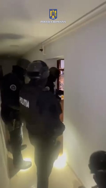 Doi soți români care au prădat case de modă vestite precum Gucci sau Burberry, reținuți. Unde vindeau produsele furate VIDEO
