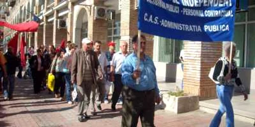Târgovişte: Protest la sediile partidelor de la guvernare