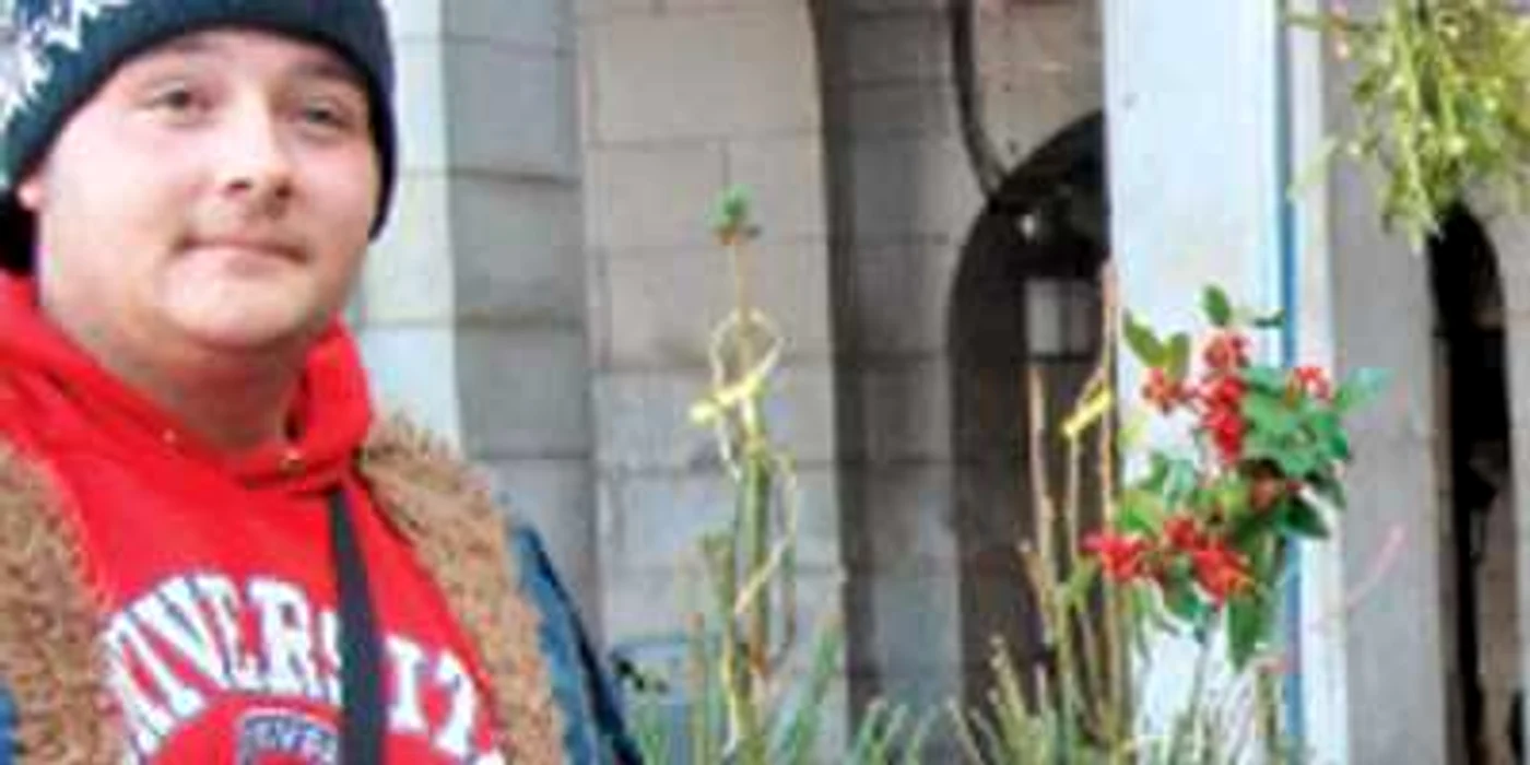Cristian Manole vinde muşchi de copac într-un târg din Madrid