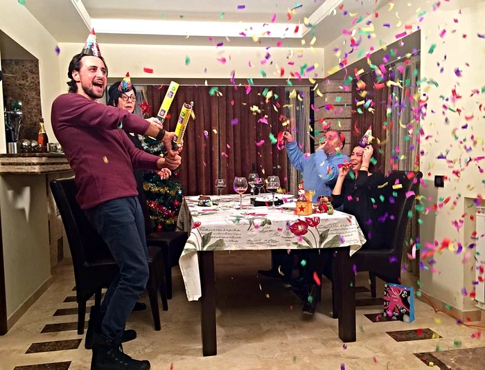 Diana Bart, Carmen Tănase şi Denis Ştefan gătesc cina de Revelion, la "Cireaşa de pe Tort"