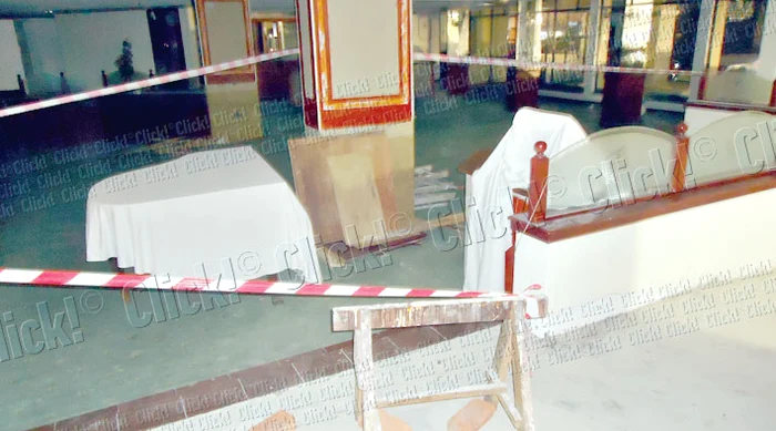 Recepţia hotelului era  în renovare. „Astea nu-s  condiţii de 4 stele”