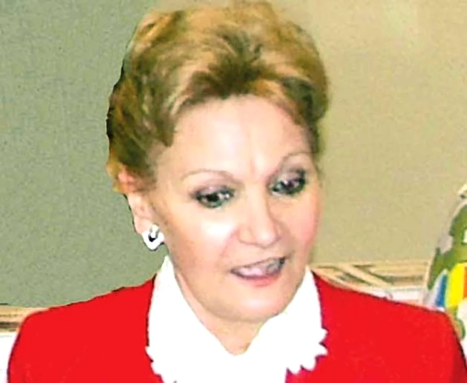 Mezina familiei vrea să vândă casele de la munte şi să o dea afară pe sora cea mare cu executorul