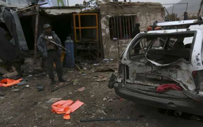 Cel puţin zece persoane au murit în urma atentatului de sâmbătă. FOTO: Reuters