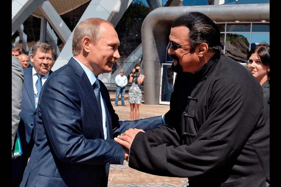 Putin i-a acordat actorului Steven Seagal o importantă decoraţie a statului rus 