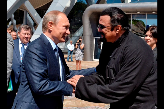 Steven Seagal a fost decorat de Putin