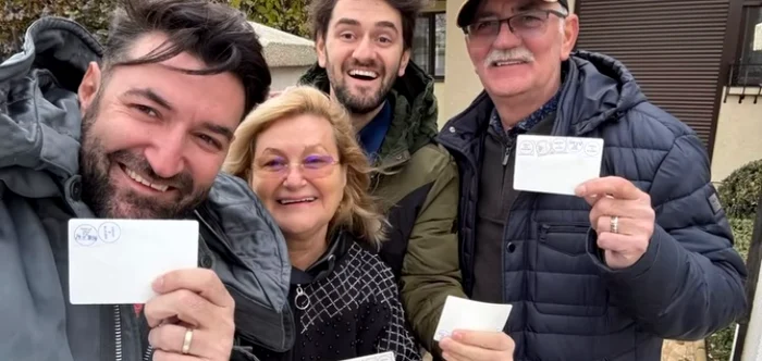 Smiley, alături de părinți și de fratele lui Foto: Instagram