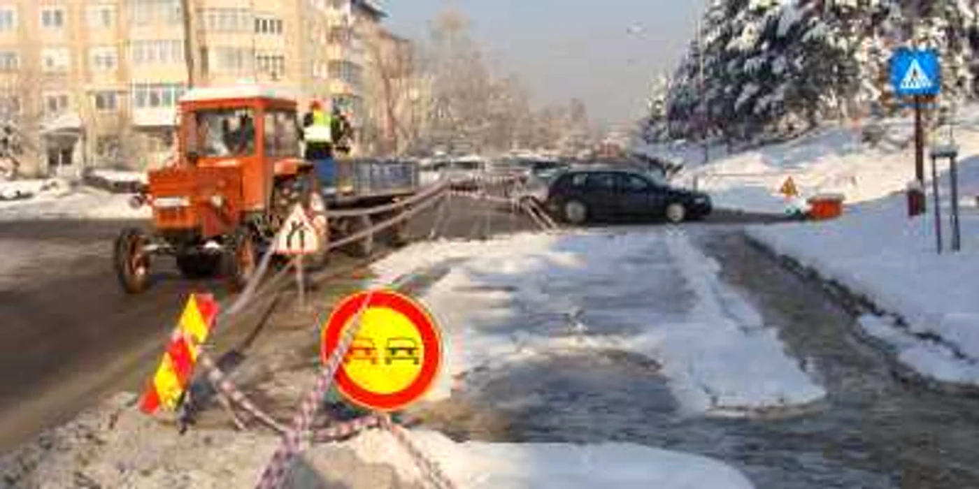 Râmnicu Vâlcea: Lucrările oprite de la pasajul Hervil încurcă circulaţia 