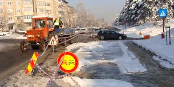 Râmnicu Vâlcea: Lucrările oprite de la pasajul Hervil încurcă circulaţia 