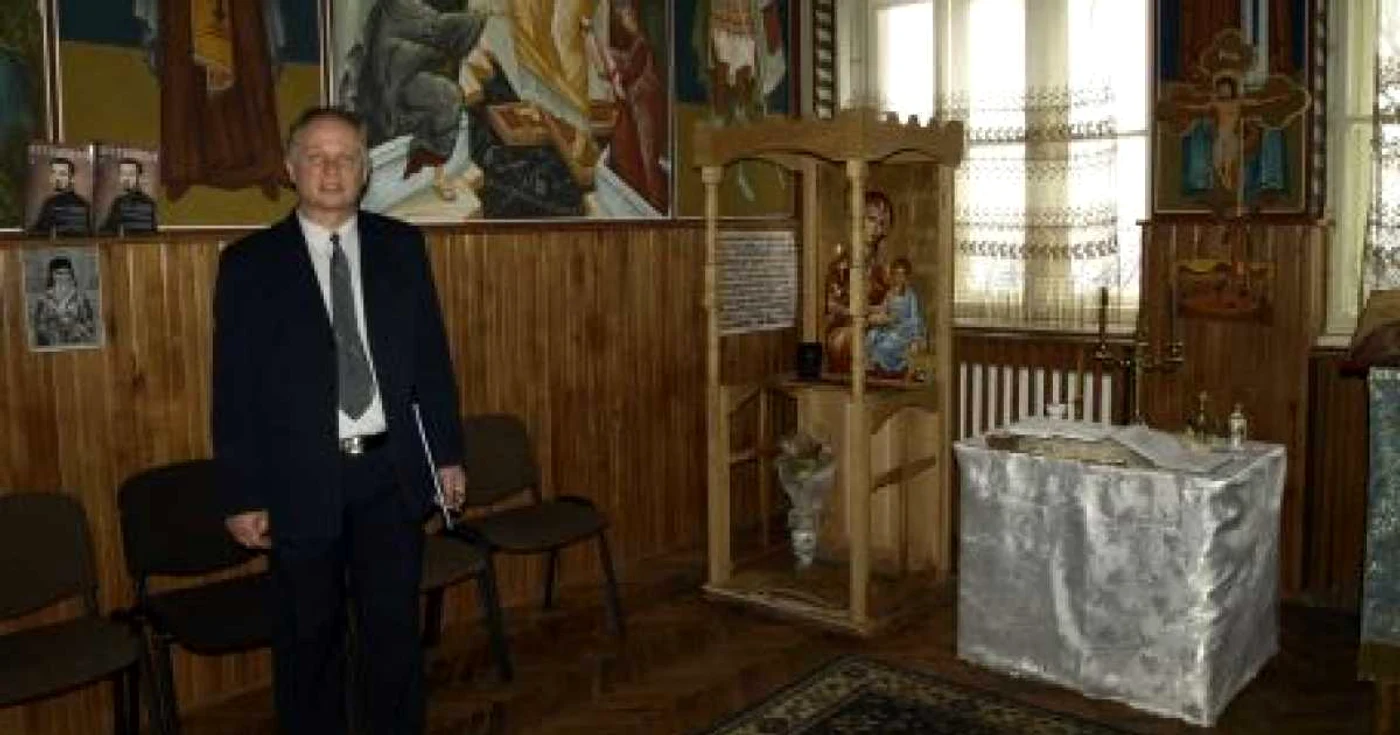 Gavrilă Paşcu, directorul liceului brădean, mulţumit de paraclisul din liceu. D. G. 