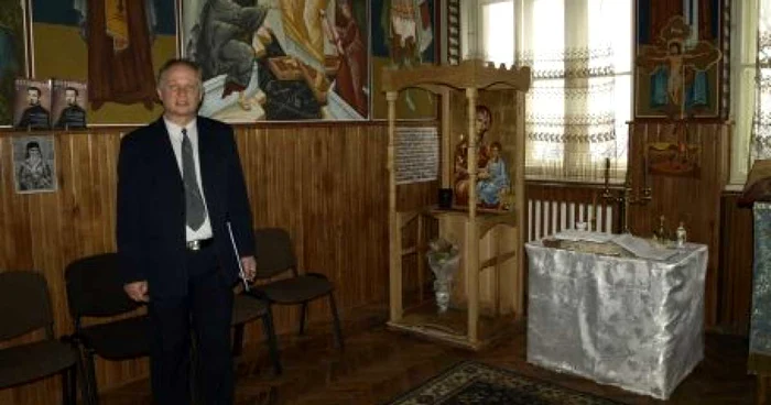 Gavrilă Paşcu, directorul liceului brădean, mulţumit de paraclisul din liceu. D. G.