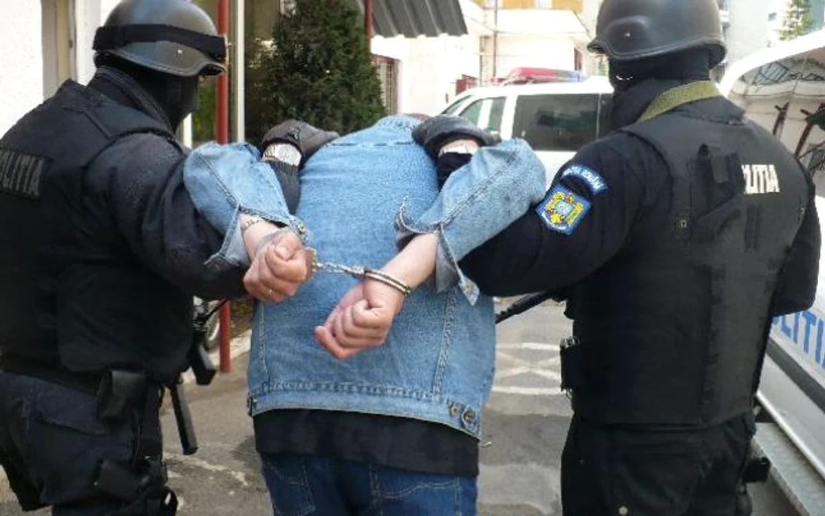 
    Bărbaţii ofereau prostituate de lux oamenilor potenţi financiar din MehedinţiFoto Adevarul  