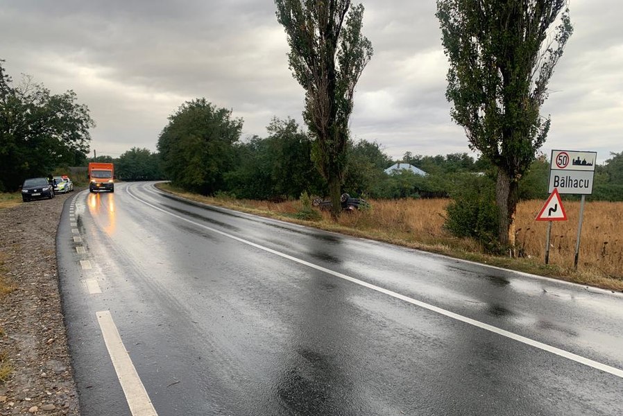 Accident mortal pe o șosea din Buzău. Mașină de Brăila, intrată într-un copac