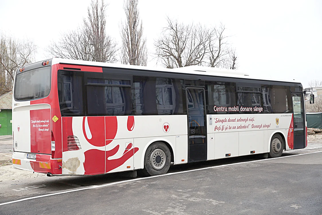 Centrul mobil de vaccinare, amenajat într-un autobuz