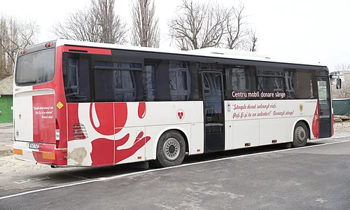 Centrul mobil de vaccinare, amenajat într un autobuz jpeg