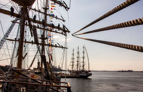 Veliere/corăbii/nave cu pânze la regata Black Sea Tall Ships 2014 Foto Valery Vasilevskiy