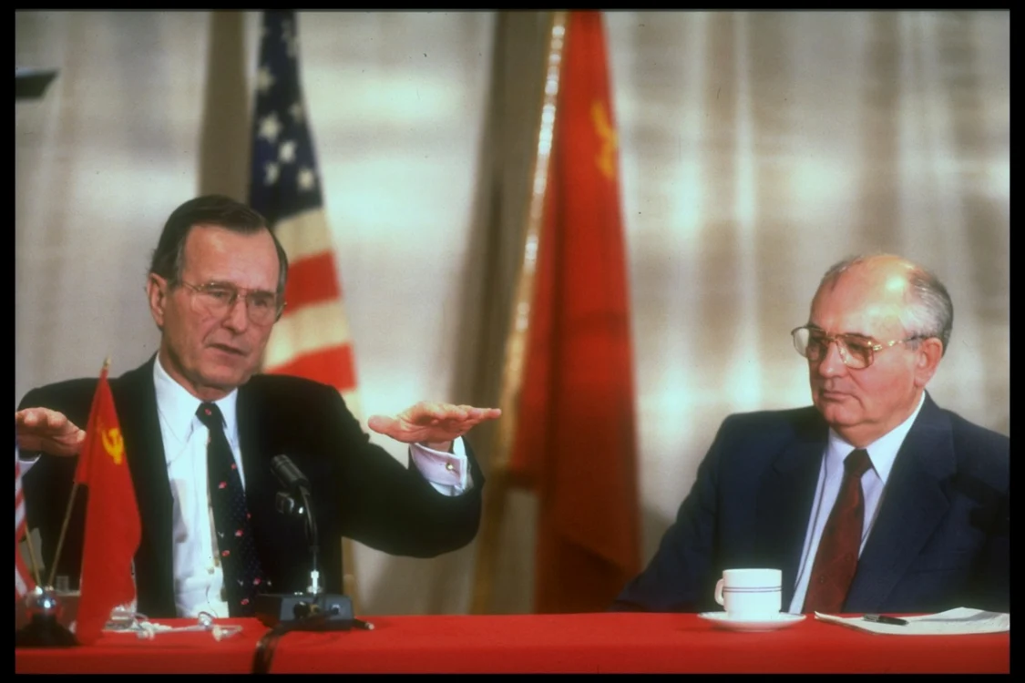 Bush Gorbaciov Guliver Getty Images