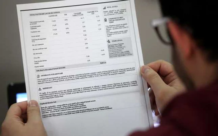 
    Dacă nu îți schimbi furnizorul de energie electrică și nu alegi din oferta concurențială, vei plăti cu până la 26% mai mult factura la luminăSursa foto: Adevărul  