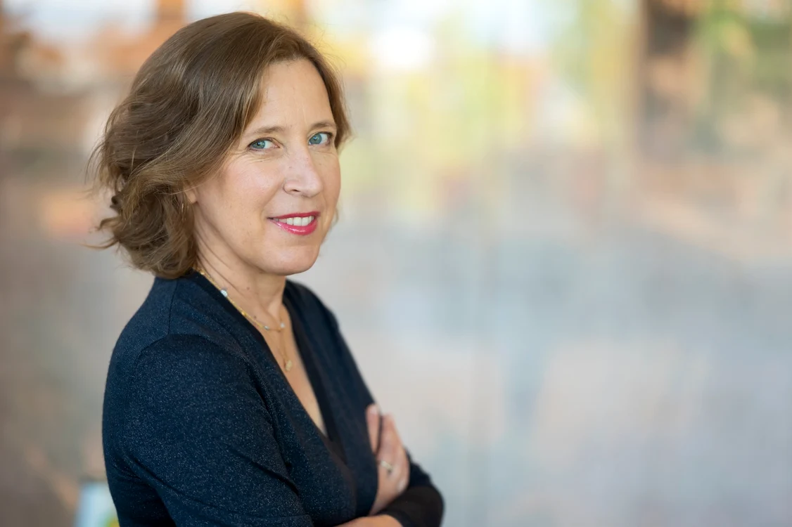 Fostul CEO al Youtube, Susan Wojcick, a murit la 56 de ani FOTO Dennis Troper /  Facebook 