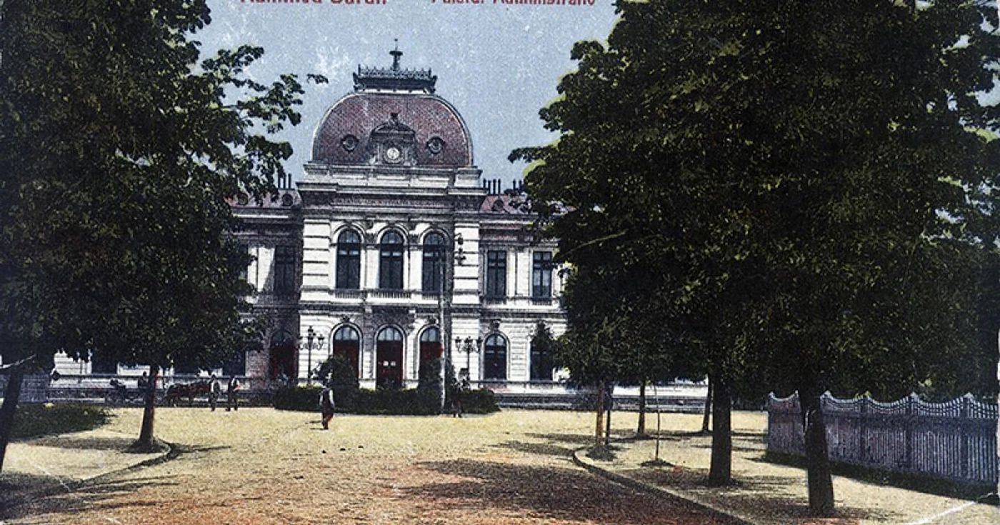 Vedere de la începutul anilor 1900 cu Palatul administratiV din Rm. Sărat  FOTO: Retro-Râmnic