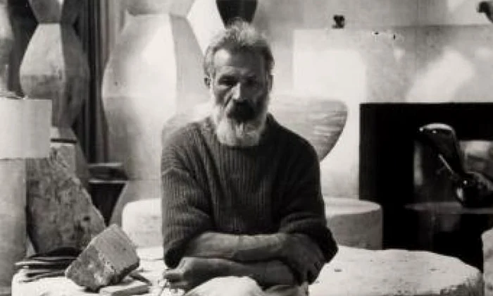 Brâncuși  Forme în alb și negru   expoziție de fotografie jpeg