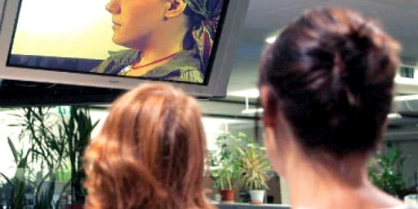 Se întoarce de bunăvoie la „închisoare“