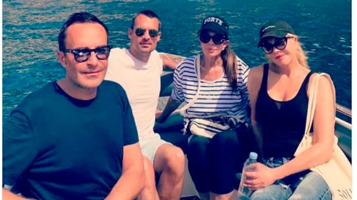 
    Se distrează cu prieteniiFoto: Instagram  