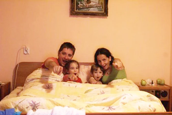 Octavian Strunilă este căsătorit cu o balerină, Oana Botez. Cei doi au o fetiță - Maria (6 ani) și un băiețel - Sasha (4 ani). 