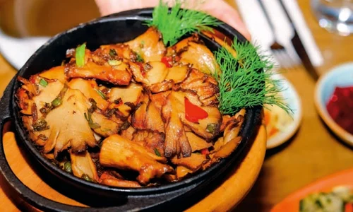 ciuperci pleurotus cu ardei si marar jpg