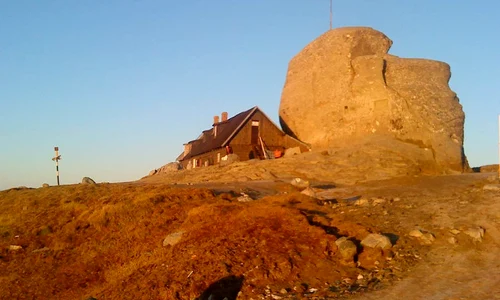 La munte, la mare, în orice împrejurare jpeg