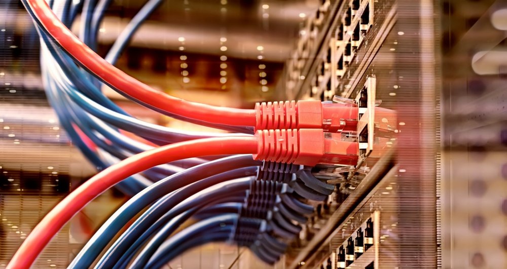 ANCOM: Viteza medie de download pentru internetul fix şi mobil a crescut pe parcursul anului 2023