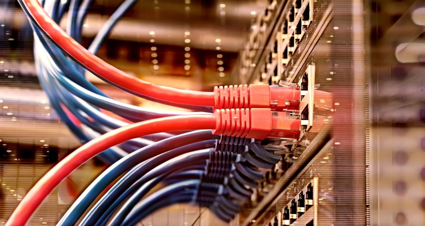 Server internet -  conexiune foto: Shutterstock