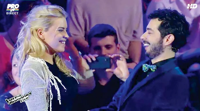 Moga a sărutat-o în direct, pe iubita lui, Bianca Lăpuşte