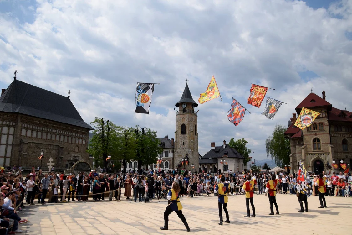 Pe platoul Curții Domnești se organizează festivaluri medievale FOTO Facebook