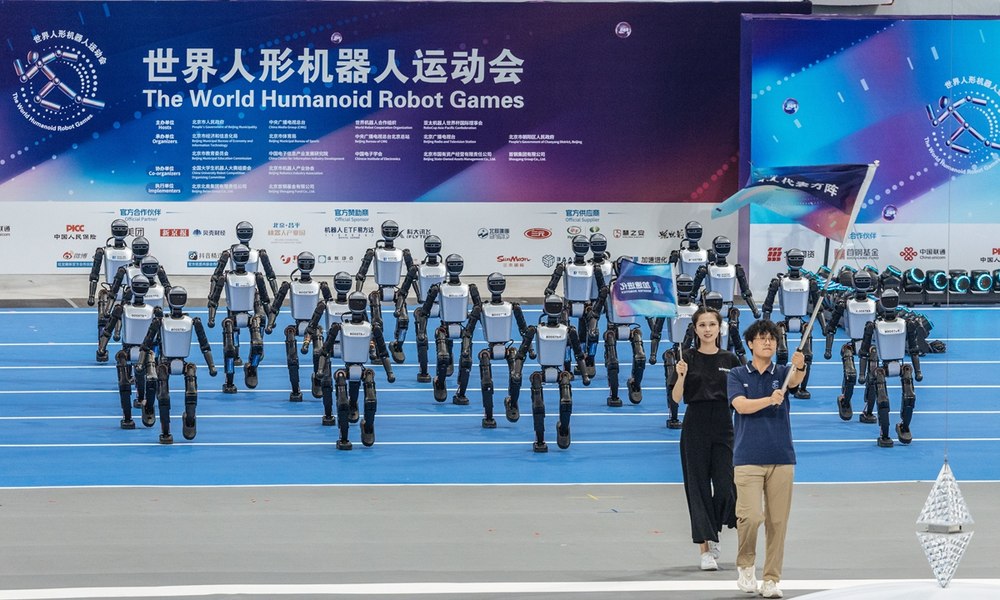 Premieră mondială: cum s-au descurcat roboții umanoizi la probele de olimpiadă organizate de China