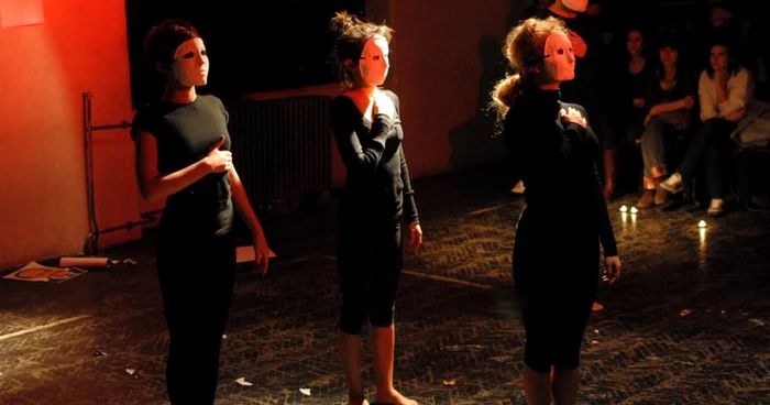 Studenţii de la Tehspis. FOTO: www.facebook.com/teatrulthespis