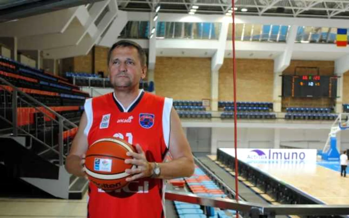 Viceprimarul Huszar Istvan a imbracat echipamentul de baschetbalist
