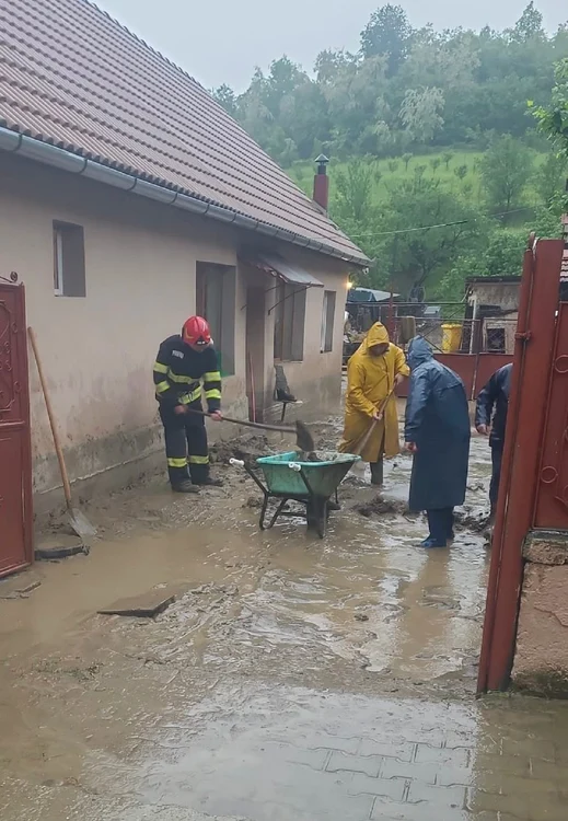 Case inundate în Sibiu în urma vremii capricioase Foto ISU Sibiu