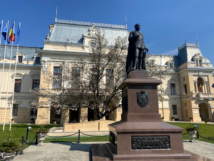 Vedere din fața Primăriei Iași FOTO Cristian Hitruc