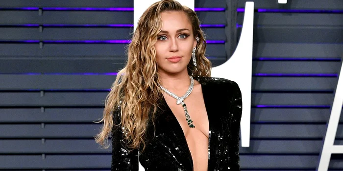 
    Artista a renunţat la imaginea de fată cuminte, vremea când o interpreta pe Hannah Montana este doar o amintire îndepărtată Foto: Instagram Miley Cyrus  
