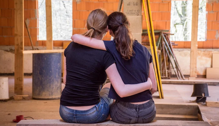 S-a lăudat la prietena ei că are bani în casă și a rămas fără 50.000 de euro / foto: Pixabay