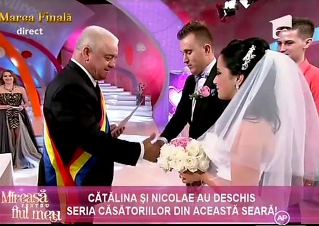 "Mireasă pentru fiul meu". Nicolae şi Cătălina s-au cununat în direct, deşi ei au părăsit de mai mult timp concursul